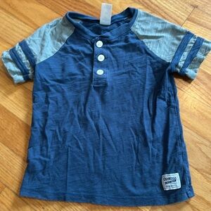 Button T-shirt